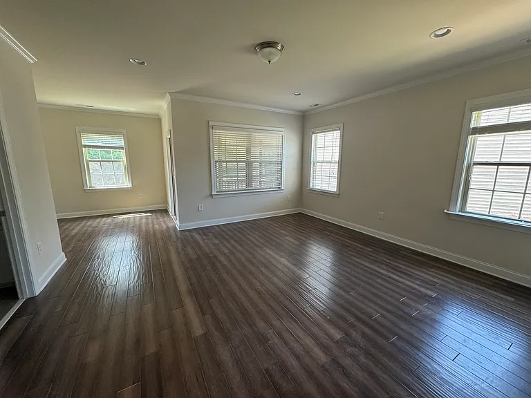 413 Daylin Dr — Photo 12