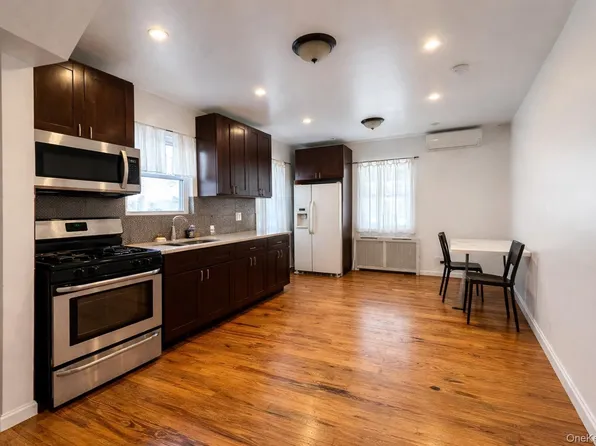 7630 172nd St, Fresh Meadows, NY 11366