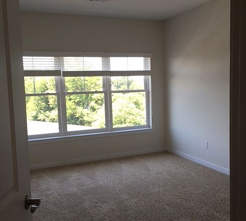 3rd image of 3336 Fairfield Ave APT 401
