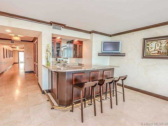 4th image of 3201 NE 183rd St APT 702