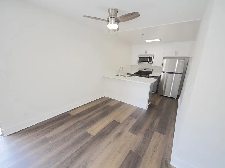 10615 Rose Ave — Photo 15