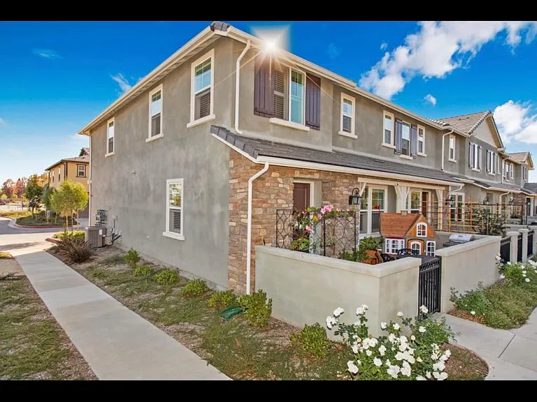 6520 Longboard Ct — Photo 2