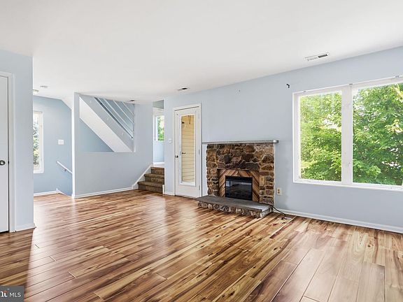 5th image of 208 Devon Way