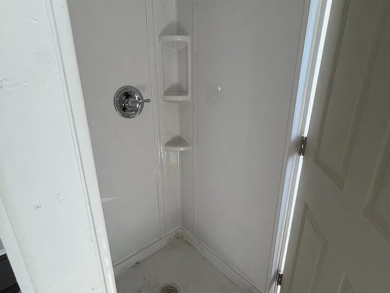 111 W Grand St #B — Photo 7