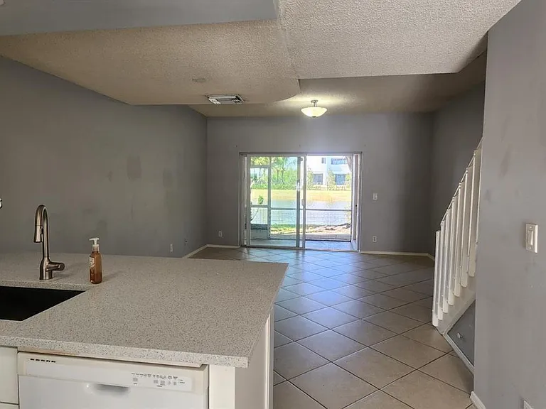 211 Mallory Ct #211 — Photo 7