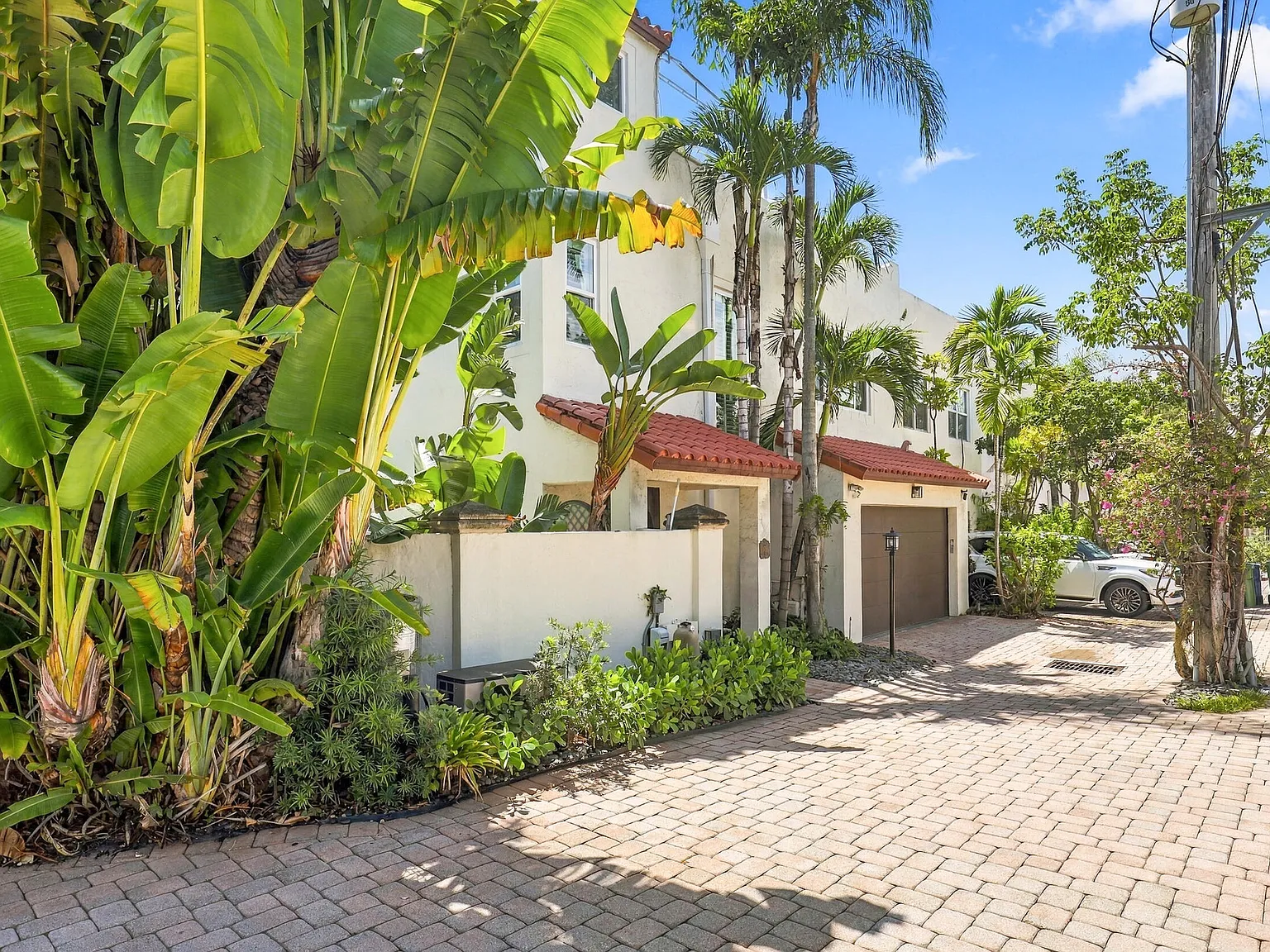3 bed, 2.5 bath, 2200 sqft, $8,000 — Photo 4