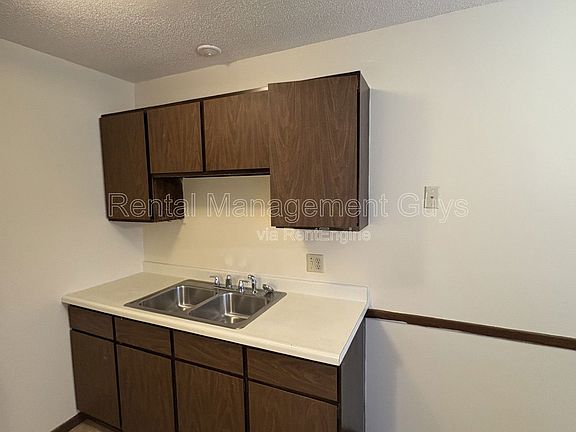 3rd image of 2112 44th Ave N APT 202