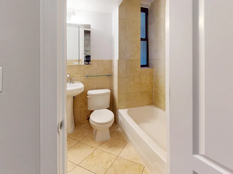 232 Elizabeth St #5B — Photo 12