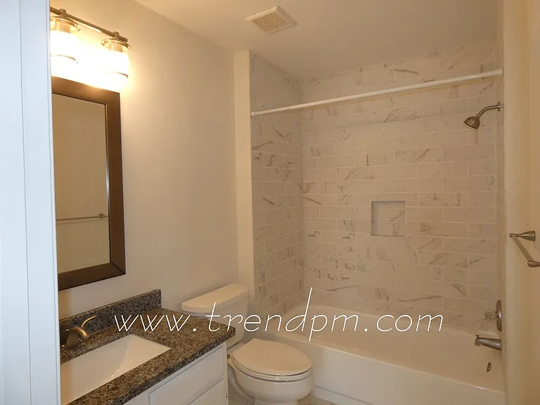 121 Surrey Ln — Photo 9