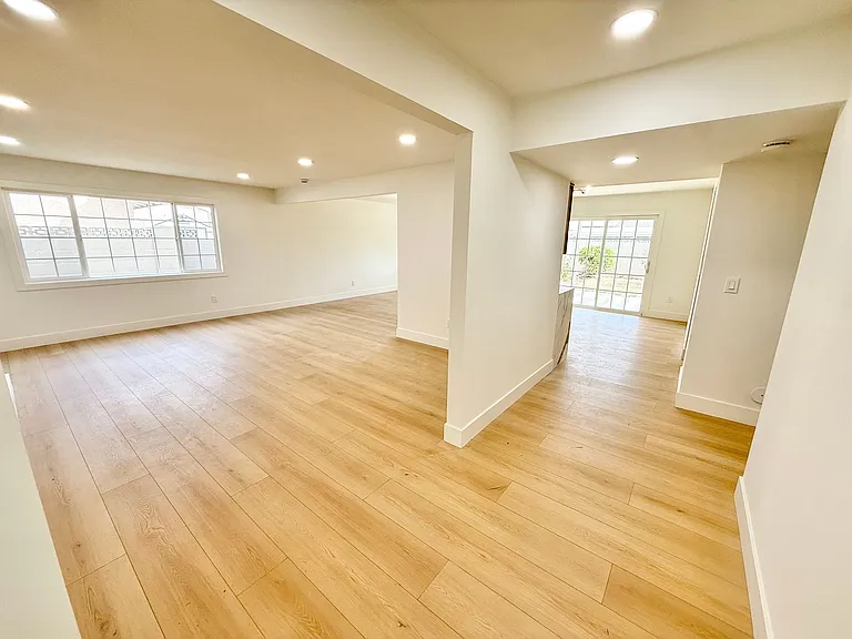 2902 E Winfield Ave — Photo 1