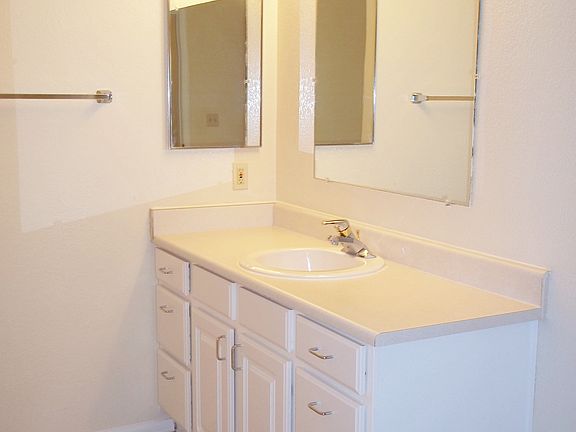 4th image of 415 King St APT 512