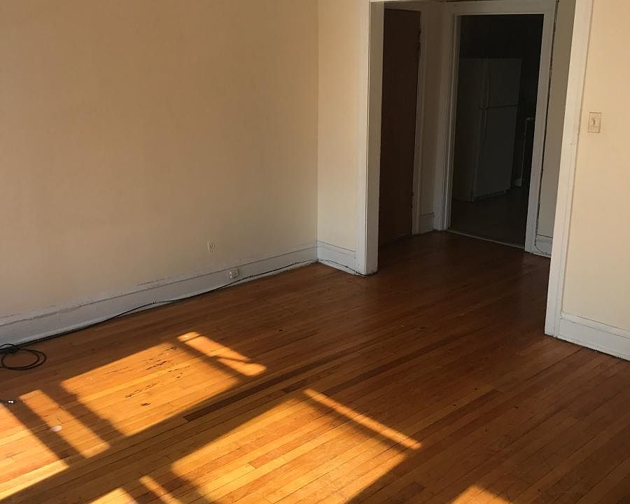 2nd image of 442 W 76th St