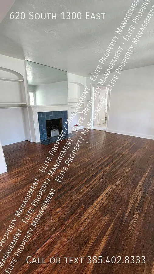 Great location home with garage — Photo 2