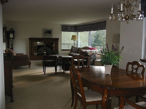 living room/dining room