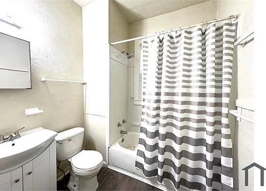 2020 Walnut St — Photo 7