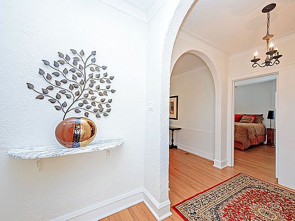 2nd image of 2709 W Lunt Ave
