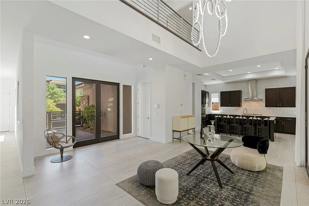 4 bed, 4.5 bath, 4172 sqft, $8,999 — Photo 4