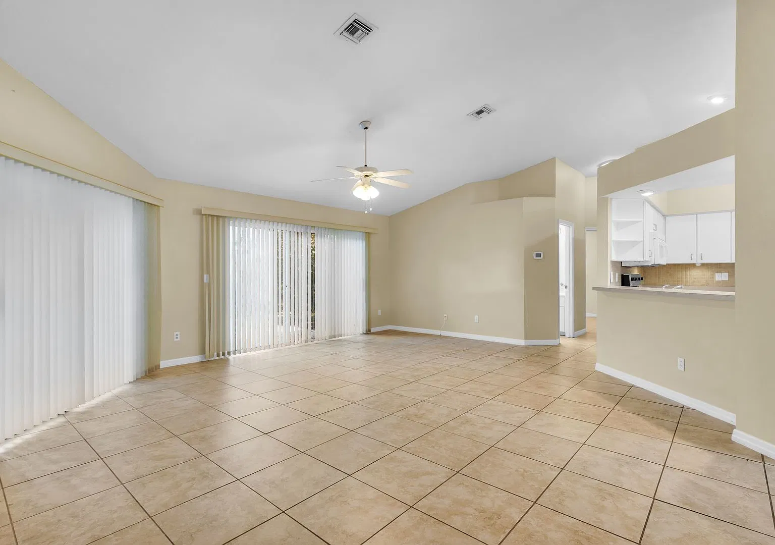 3 Bedroom 2 Bathroom Rental — Photo 3