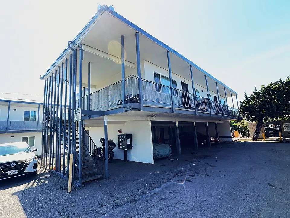 955 75th Ave