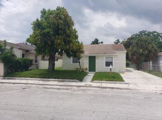 817 W 4th St, Riviera Beach, FL 33404