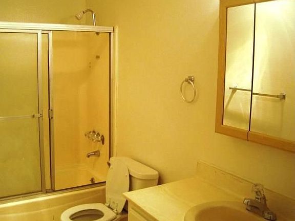 3rd image of 6736 Woodley Ave APT 16