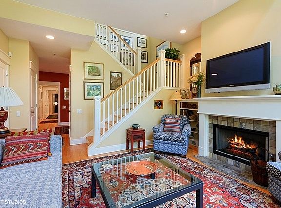 3rd image of 2670 Prairie Ave Unit A