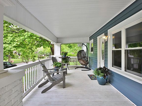 3rd image of 210 Brighton Rd