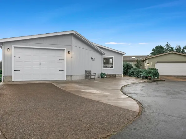 136 NE 33rd St, Newport, OR 97365