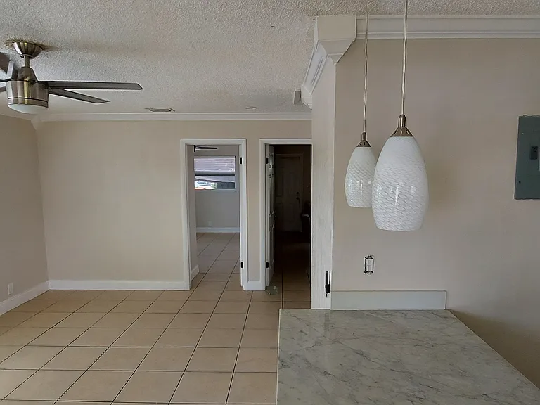 1407 Holly Heights Dr — Photo 7