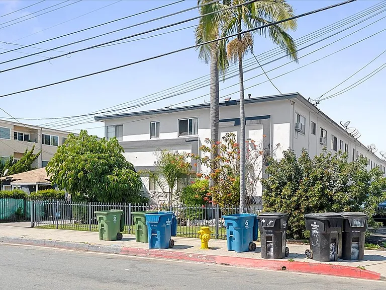 531 W Hyde Park Blvd #9 — Photo 13