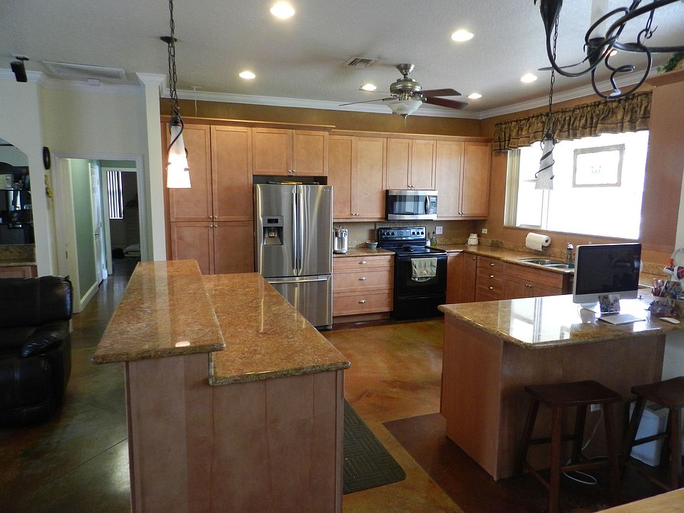 Kitchen with Stainless appl