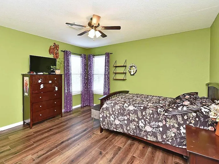22121 Atwater Canyon Ln — Photo 19
