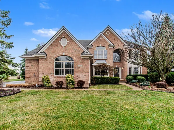 9032 Carter Dr, Saline, MI 48176