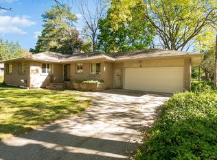 4504 Chatham Dr, Midland, MI 48642