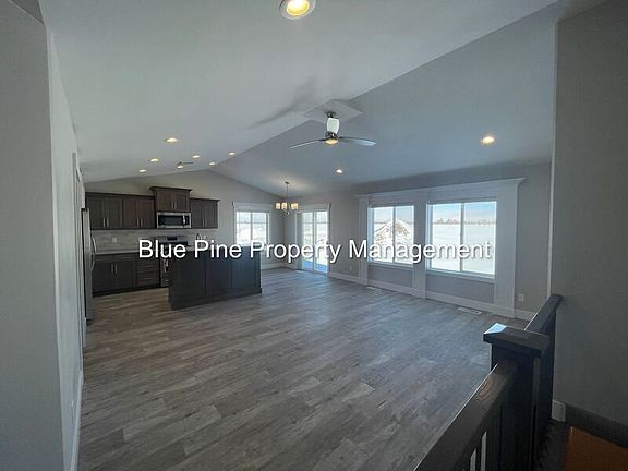 4th image of 387 W Saddle Ln