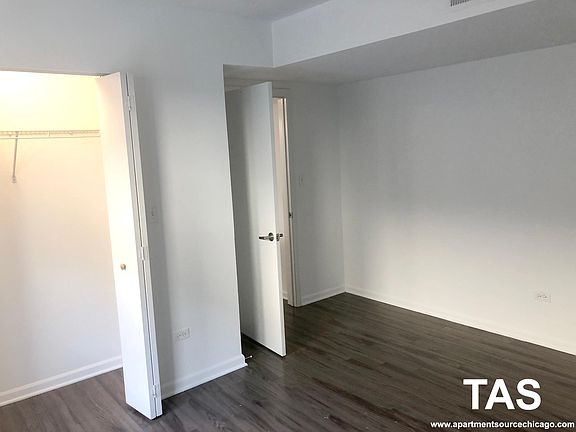 3rd image of 925 W Carmen Ave APT 2F