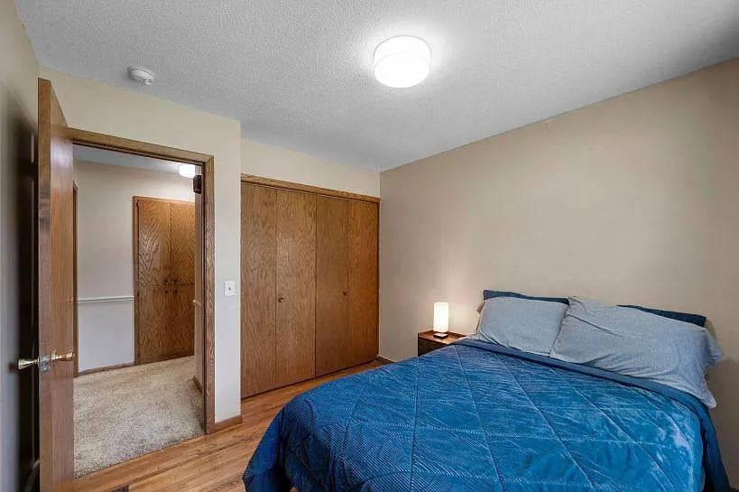 4 bed, 2.0 bath, 2171 sqft, $888 — Photo 2