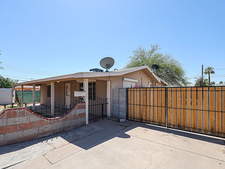 1053 E Weldon Ave — Photo 36