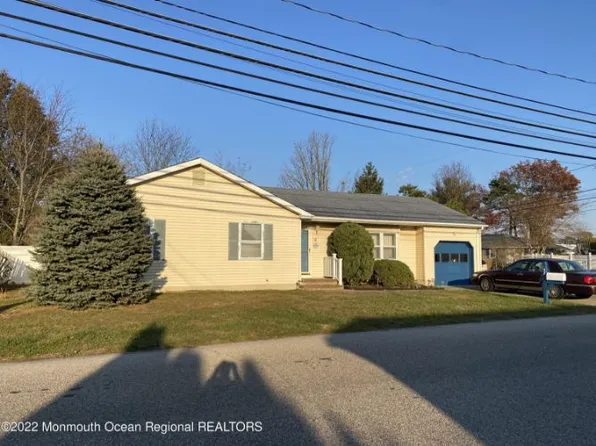 52 Spruce St, Beachwood, NJ 08722