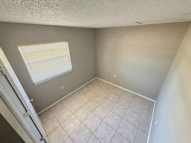 821 Moongate Ter — Photo 11