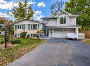 5904 Elm St, Lisle, IL 60532
