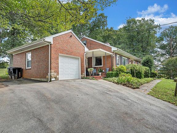 4th image of 2864 Mount Pleasant Blvd
