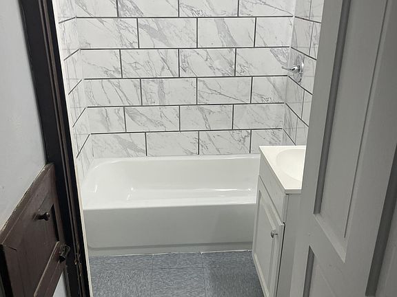 5th image of 2351 E 5th St