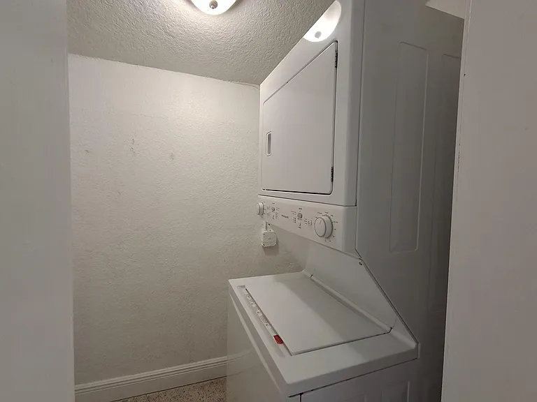 1624 NE 25th St #1624 — Photo 15
