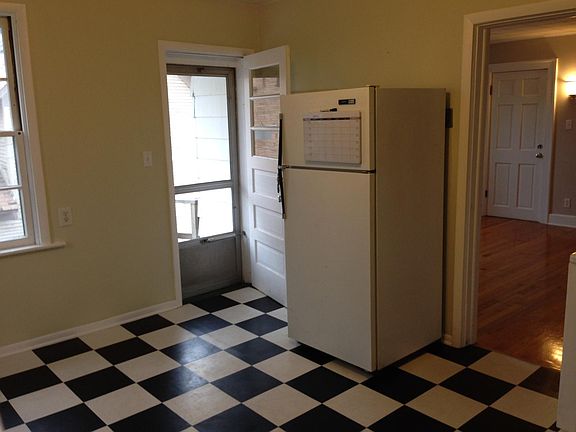 4th image of 611 Crescent St NE #2
