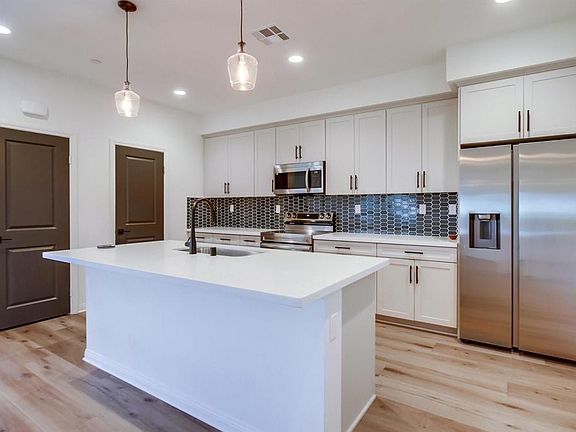 4th image of 10541 Graphite St