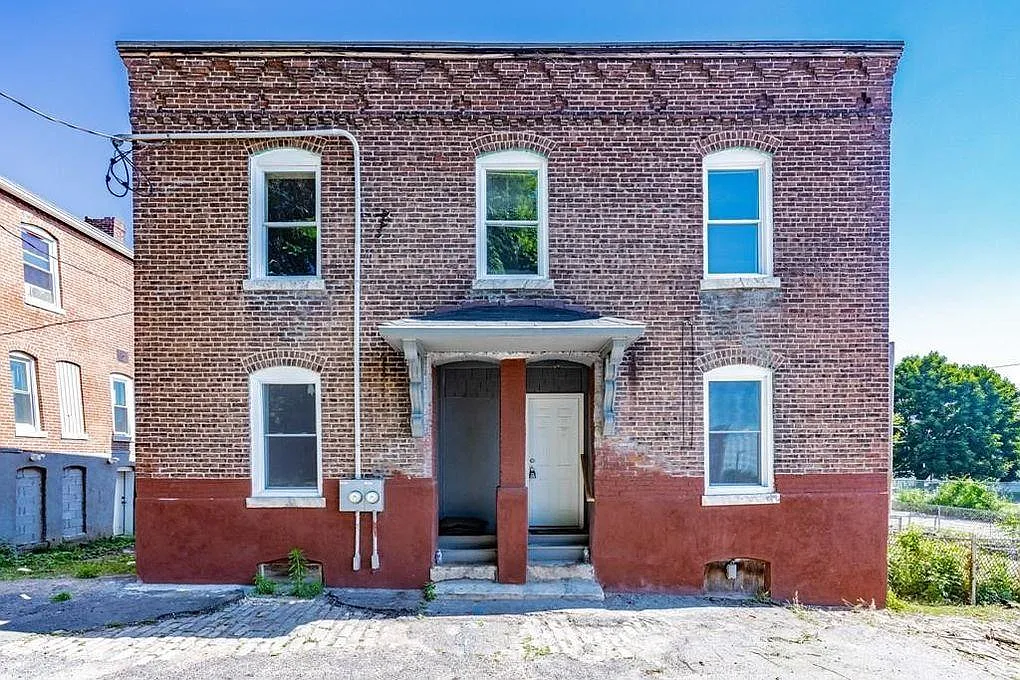 116 West St — Photo 1