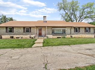 7724 W Barnard Ave, Greenfield, WI 53220
