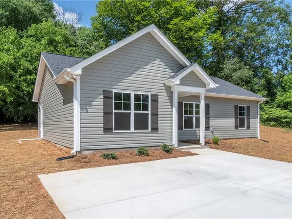1878 Gyro Dr, Winston Salem, NC 27127