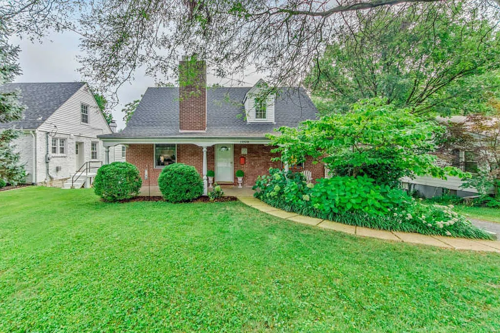 1008 N Woodlawn Ave photo 1